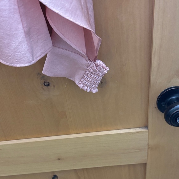 DKNY Light Pink Textured Blouse size large - Picture 3 of 3